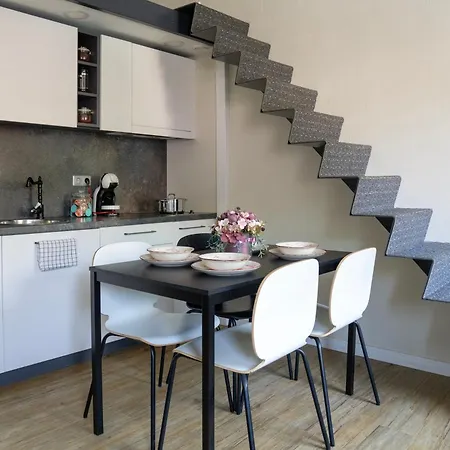 Cozy Loft Next To Main Station Apartment